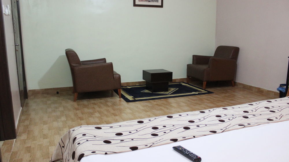 Downtown Royal Hotel Ikeja Exterior photo
