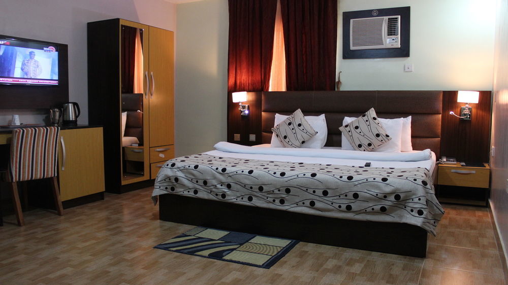 Downtown Royal Hotel Ikeja Exterior photo