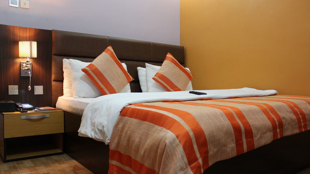 Downtown Royal Hotel Ikeja Exterior photo