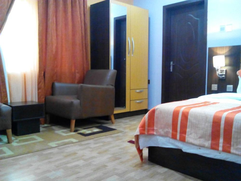 Downtown Royal Hotel Ikeja Exterior photo