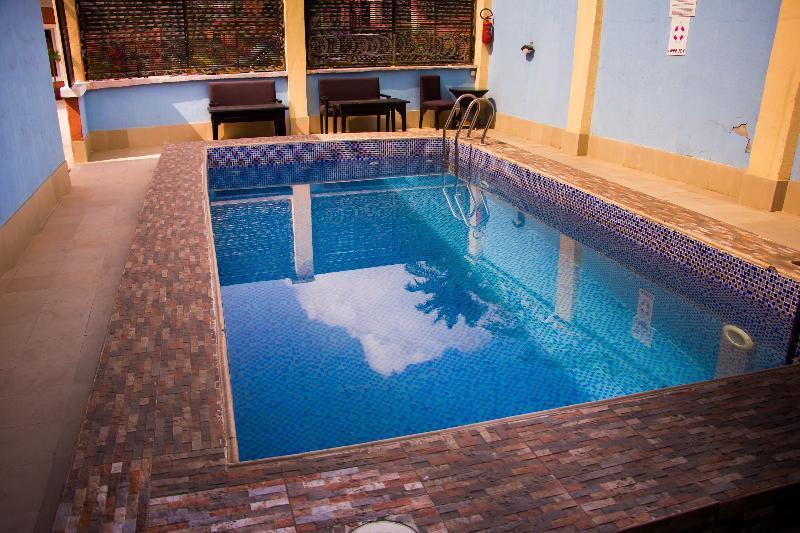 Downtown Royal Hotel Ikeja Exterior photo